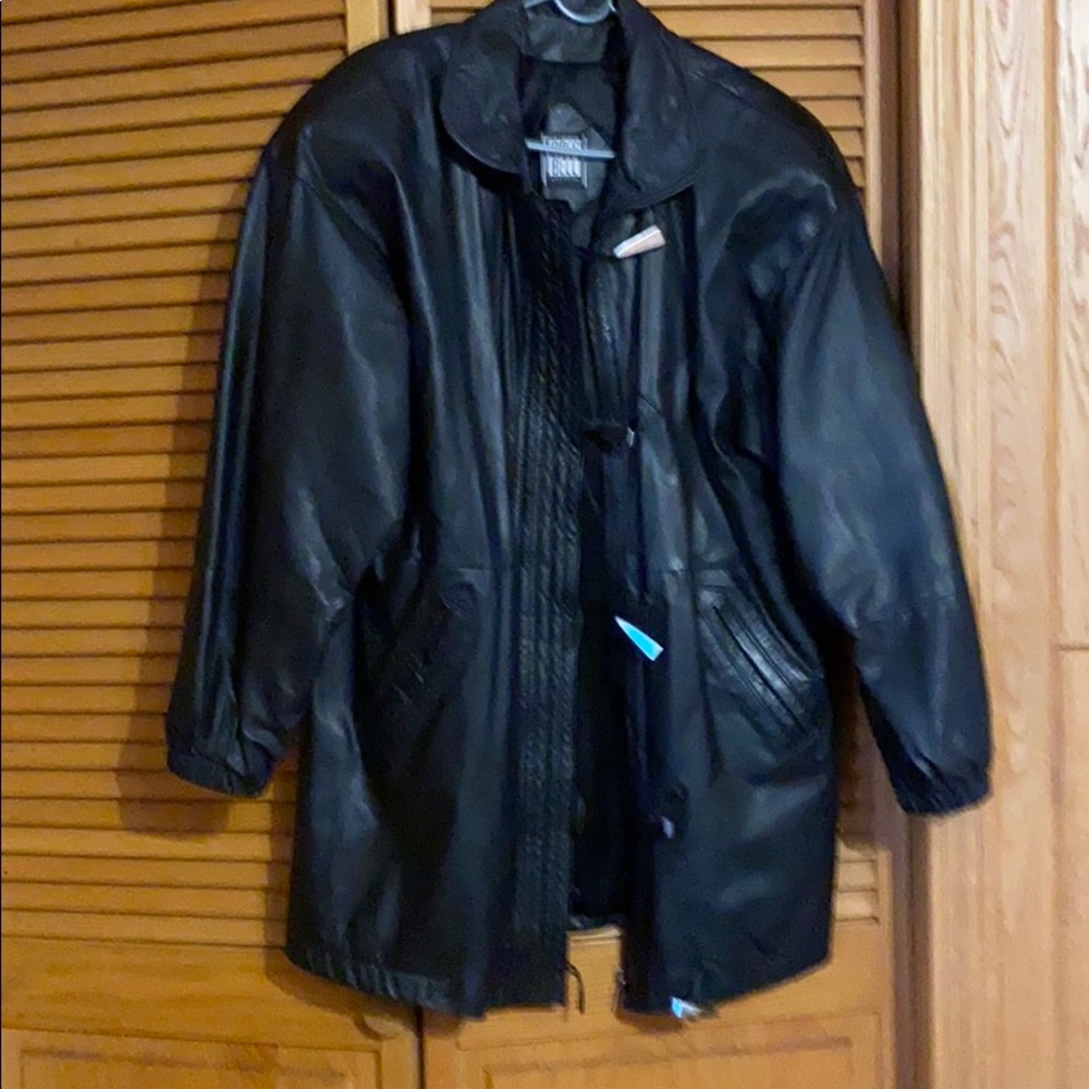 Greg bell  nice leather jet Zipper and nice button front and 2 pockets